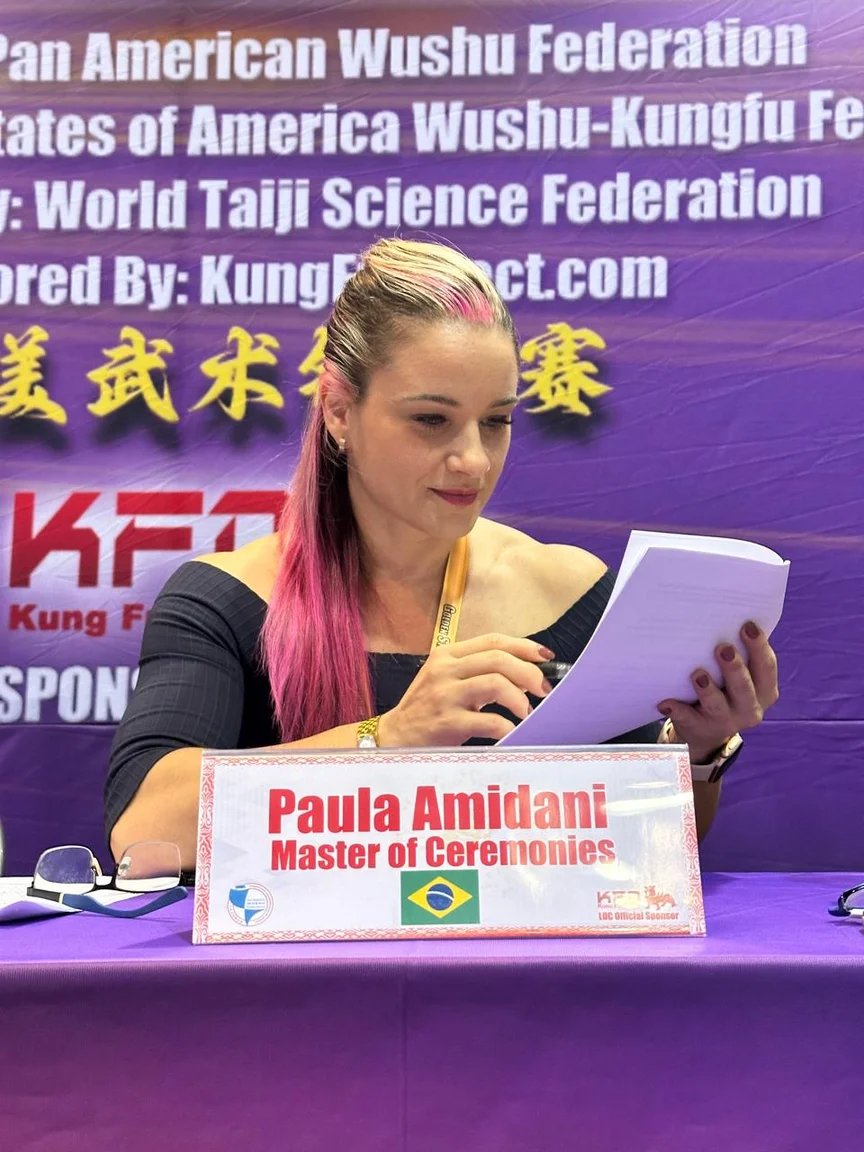 Paula Amidani combate de armas duilian Wushu