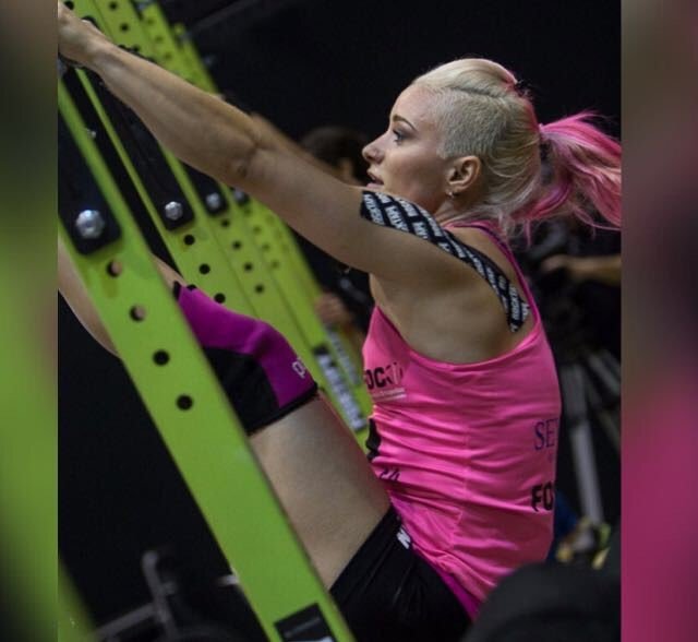 Paula Amidani treino com barra olímpica